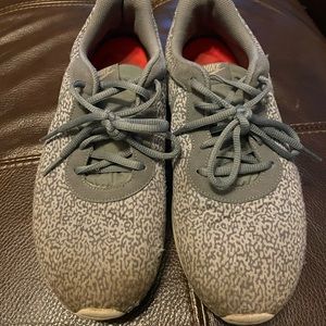 Men's Nike Tanjun Print running shoes 9.5